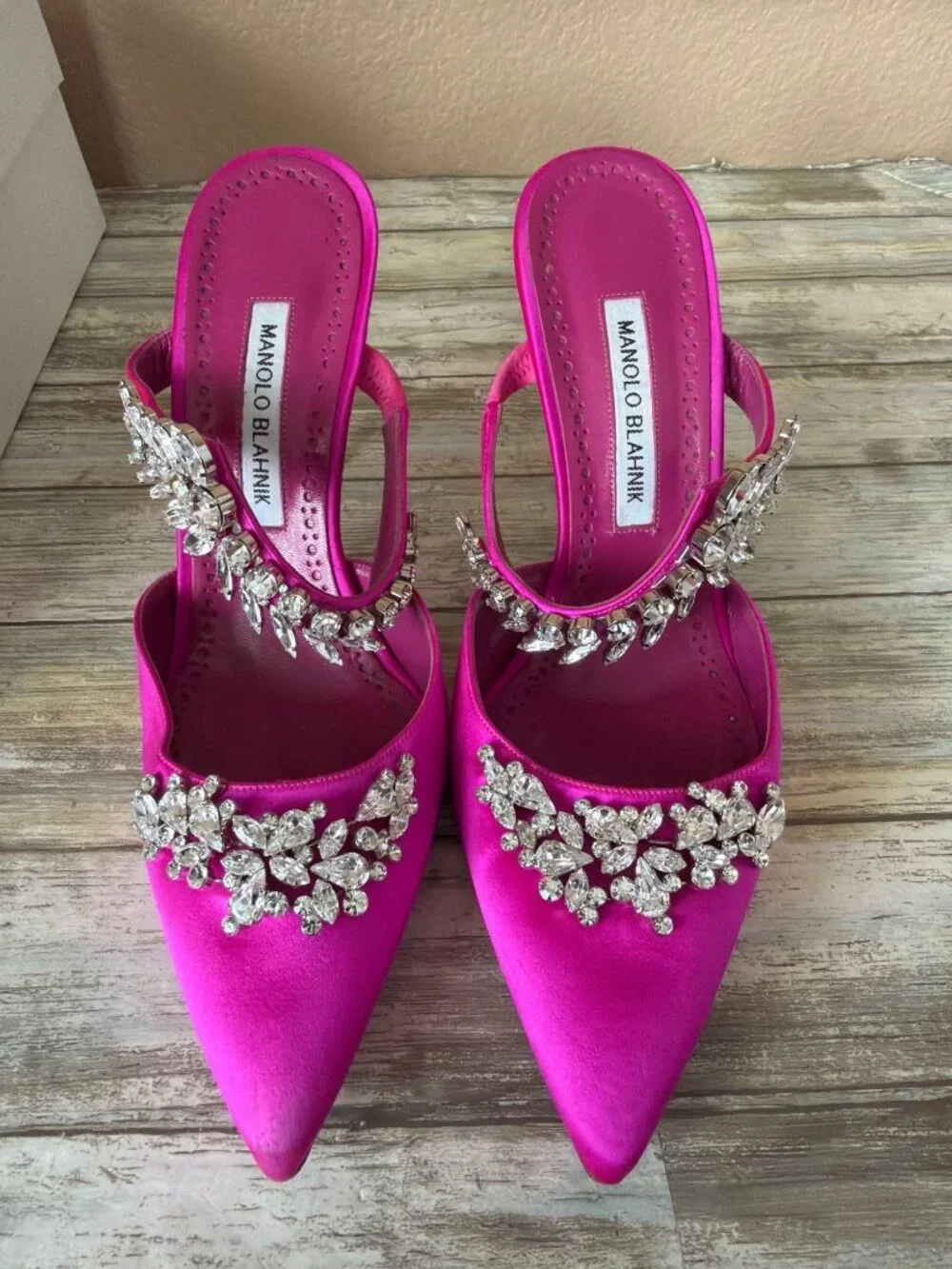 Manolo Blahnik Lurum 90 Pink Satin Crystal Mule Heels w/Box & COA EU 40/US 9-9.5 - Picture 2 of 16